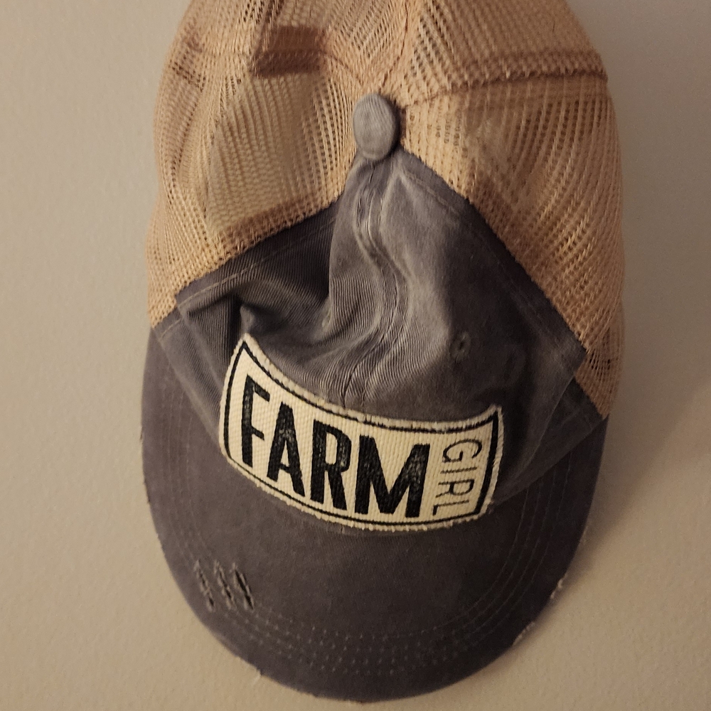 Vintage Trucker Hat - Black and Tan - Picture 3 of 5